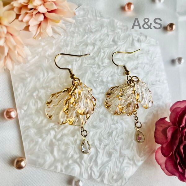 華やかな花びらピアス ゴールド ハンドメイドピアス