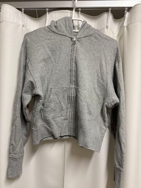 UNIQLO ハーフ丈ジップアップパーカー グレー