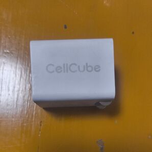 CellCube 充電器 アダプター ホワイト系 中古品