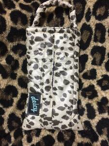 deicy tissue cover outside fixed form down leopard print keep hand attaching 