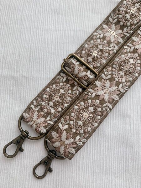 スマホショルダー ショルダーストラップ 【インド刺繍リボン】カーキ