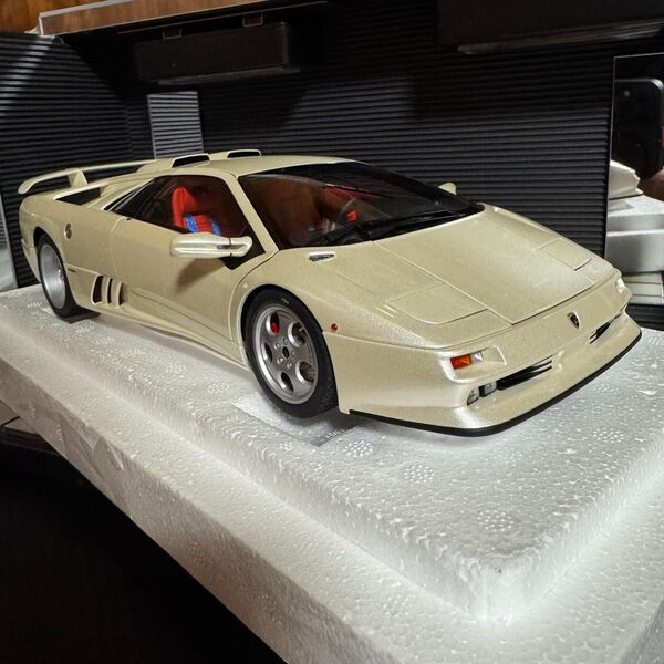 激レア 未展示品 オートアート1/18 ランボルギーニ ディアブロ SE30 イオタ
