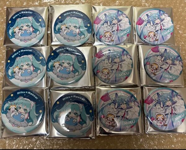 【缶バッジ 12点】初音ミク×ラスカル 2024 等身ミク6+SDミク6ココラボ ピアプロ 缶バッチ ラスカルコラボ マジミラ
