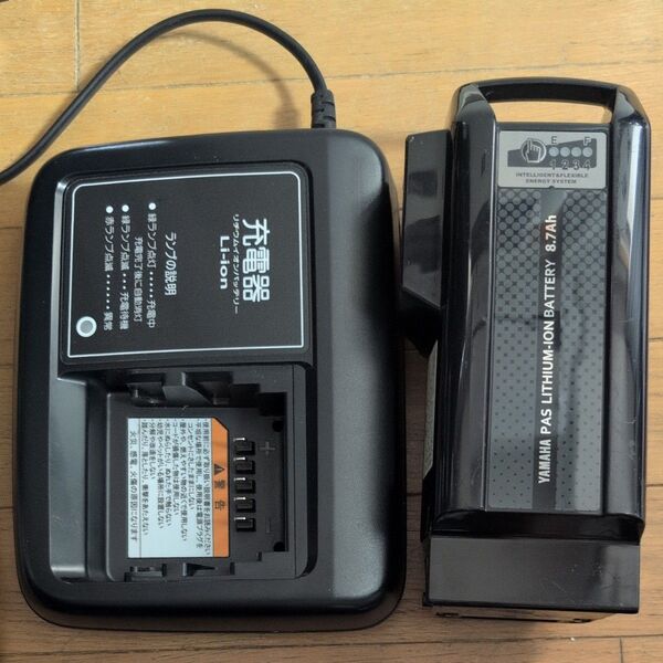 YAMAHAバッテリー 4点灯 8.7Ah&充電器セット 送料込み!