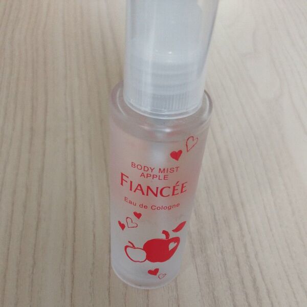 フィアンセ ボディミスト 恋りんごの香り 50mL