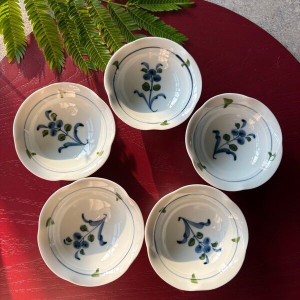 波佐見焼 花小鉢 5点セット 万暦草花 花柄 青 白 和食器 色絵 手作り 作家 陶磁器 和食器 食器 小皿 染付 皿 小鉢