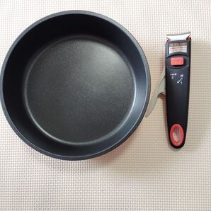 フライパン20cm(未使用品)と取っ手