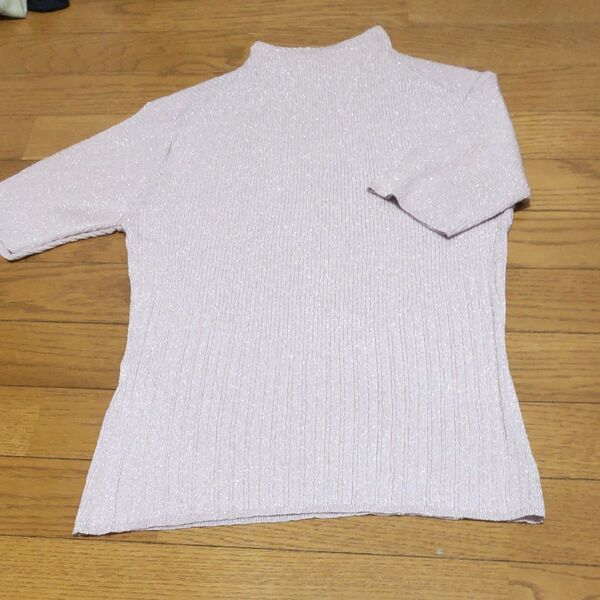 ラメ入りやさしいピンク色のトップス ニット KERRY SPORT