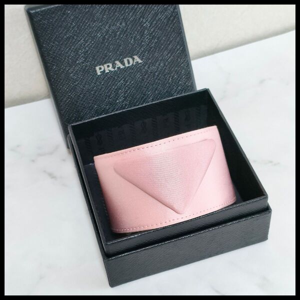 未使用級 プラダ PRADA バングル ブレスレット パステルピンク レザー