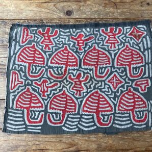 パナマ クナ族のMORA(モラ) 刺繍布 テーブルクロス