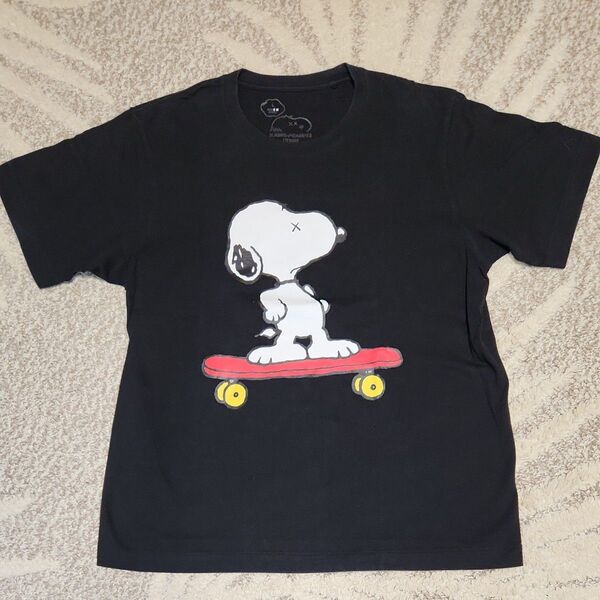 ユニクロ KAWS×PEANUTS スヌーピー Tシャツ Lサイズ ブラック