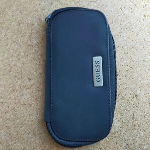 GUESS 時計ケース小 ファスナー 黒