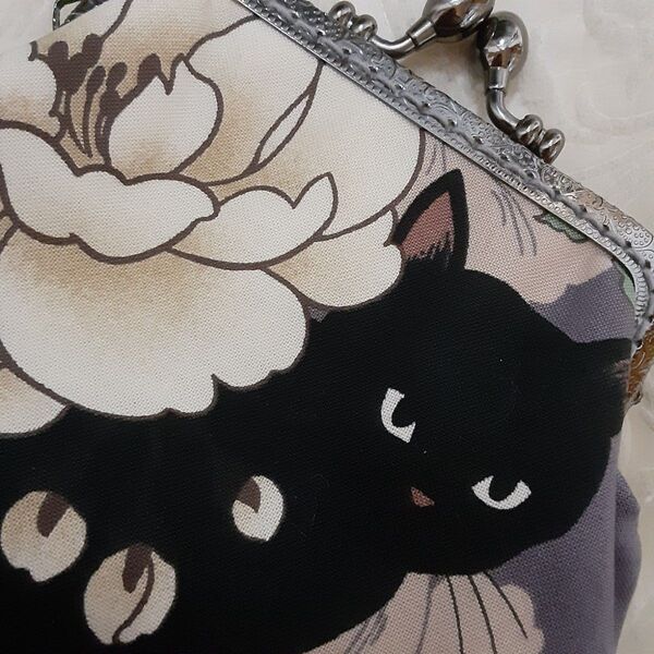 がま口ポーチ 小物入れキルトゲイト黒猫牡丹くすみ藤色 ハンドメイド