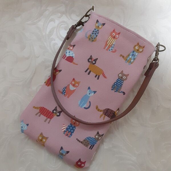 スマホポーチ 小物入れファッション猫ちゃん くすみピンクハンドメイド