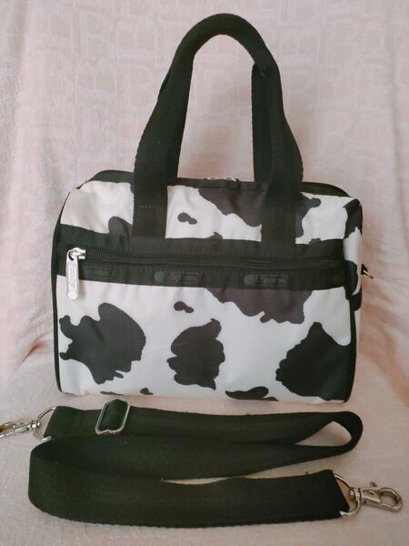 レスポートサック モノクロームカウ ショルダーバッグ LeSportsac 黒白 牛柄