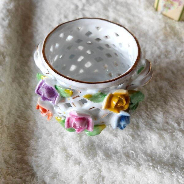 ロイヤルアーデン 薔薇 小物入れ 陶器 金彩 透かし彫り 中古
