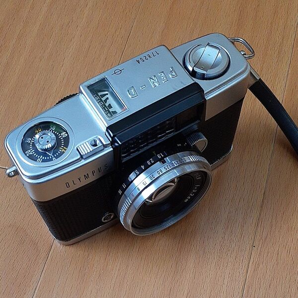 OLYMPUS PEN-D ハーフサイズカメラ ジャンク品