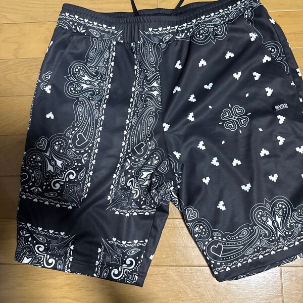 SY32 GRAPHIC PATTERN SHORT PANTS