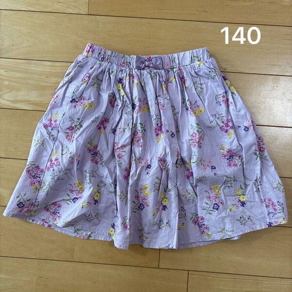 西松屋 花柄 薄紫色 スカート 140 インナーパンツつき
