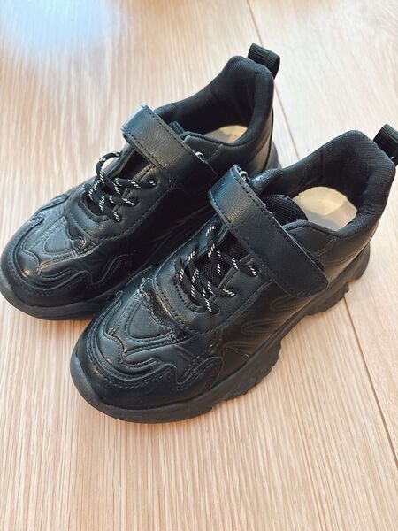 ブラックスニーカー 20〜21cm