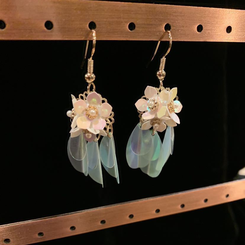 New [Handmade] Flower earrings *Transparent*Great for gifts*Light blue CR-E2①, Handmade, Accessories (for women), Earrings, Earrings