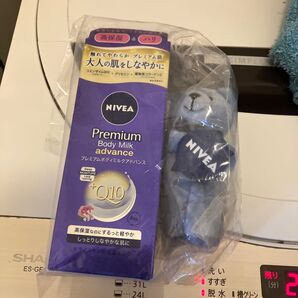 NIVEA プレミアムボディミルクアドバンス & くまのぬいぐるみ