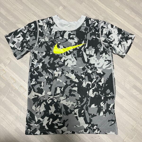 Nike カモフラージュ Tシャツ130cm