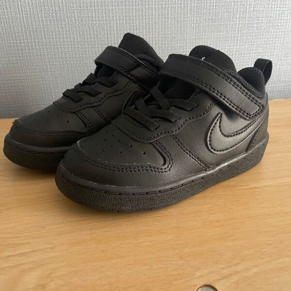 NIKE キッズ スニーカー 黒 マジックテープ