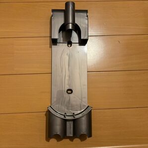 dyson 純正 壁掛けブラケット (充電ホルダー、アタッチメント収納、スタンド)ダイソンV8 slim fluffy