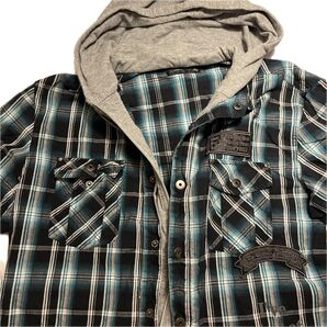 チェック柄 パーカー付き 半袖 シャツ 胸元と袖にワッペンが付き 羽織 美品