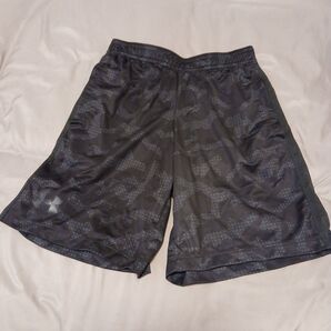 Under Armour カモフラージュショートパンツ
