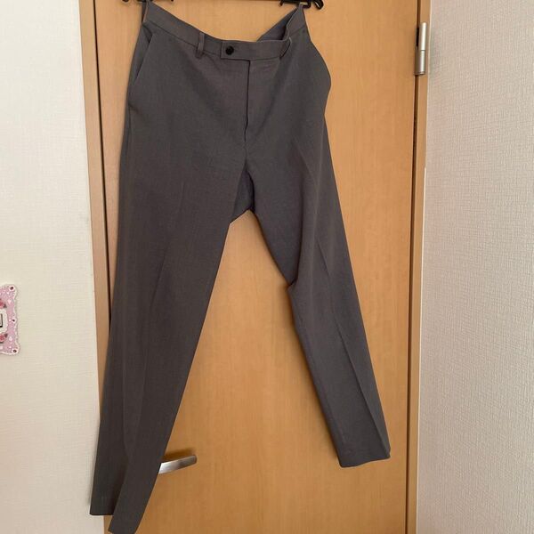 UNIQLO感動パンツグレー