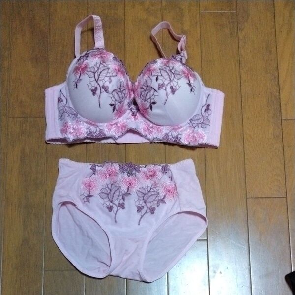 新品未使用 脇高ブラ&ショーツセット ピンク