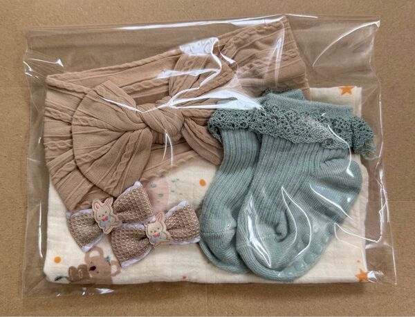 出産祝いギフト プチギフト 女の子用 妊娠出産準備 プレゼント用 ガーゼタオル ヘアピン 靴下 ヘアバンド