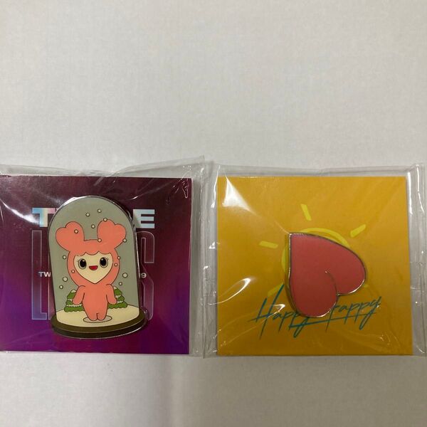 TWICE モモ ピンバッジ