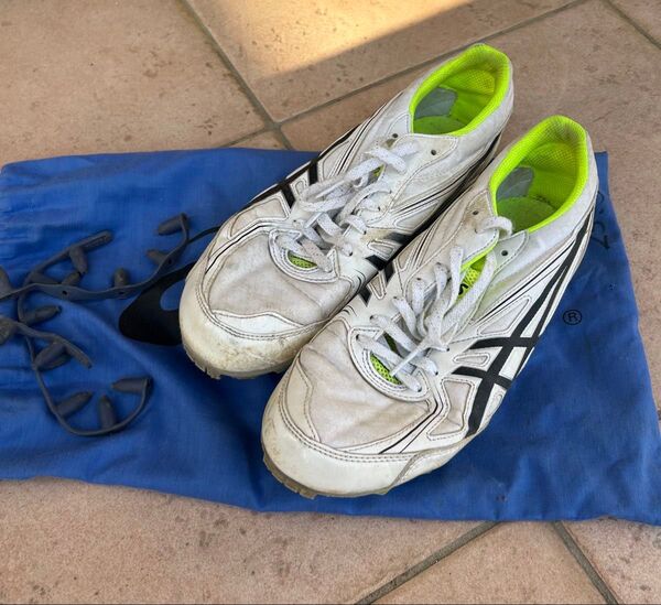 asics 陸上スパイクシューズ ピン、袋付き