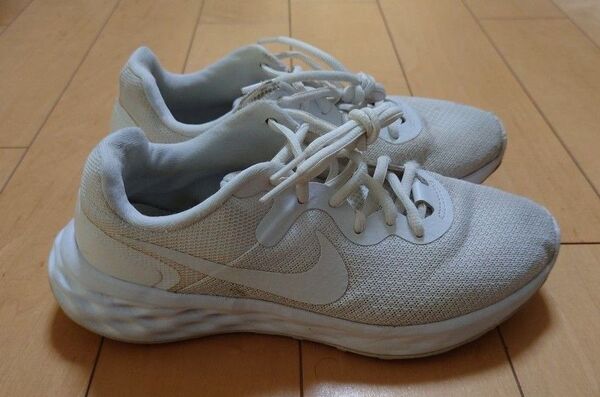 NIKE ランニングシューズ 白 ホワイト 23.5cm