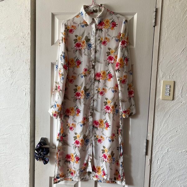 花柄ロングシャツ ホワイト系