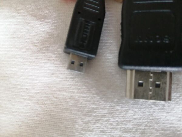 microHDMI to HDMIケーブル