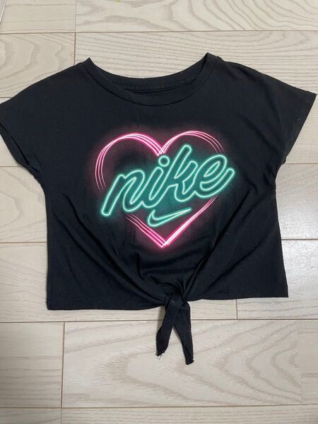 ナイキ 半袖Tシャツ トップス ロゴT ハート スポーツウエア キッズ 女の子用 4T 98-104cmサイズ ブラック