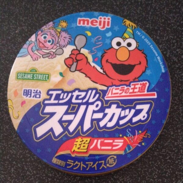 セサミストリートコラボの蓋 エッセルスーパーカップ バニラ