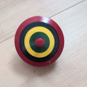 手作り木で出来たコマです