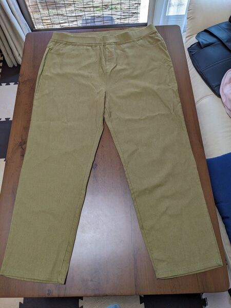 【新品未使用】薄手 パンツ 大きいサイズ 4L モスグリーン系 春 秋向け