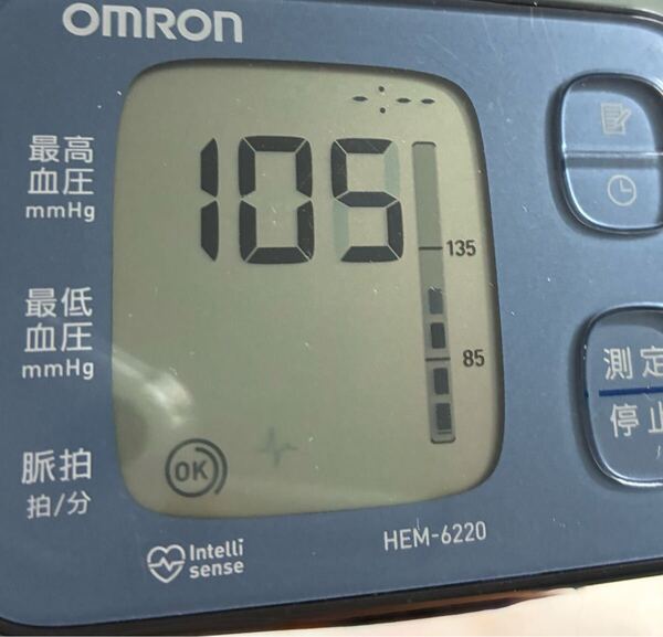 (中古) OMRON 手首式自動血圧計 HEM-6220-B
