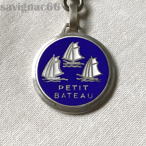 60年代 フレンチキーホルダー メタル AUGIS プチバトー PETIT BATEAU 子供服 オジス★ 60s フランス vintage アンティーク ブロカント 雑貨