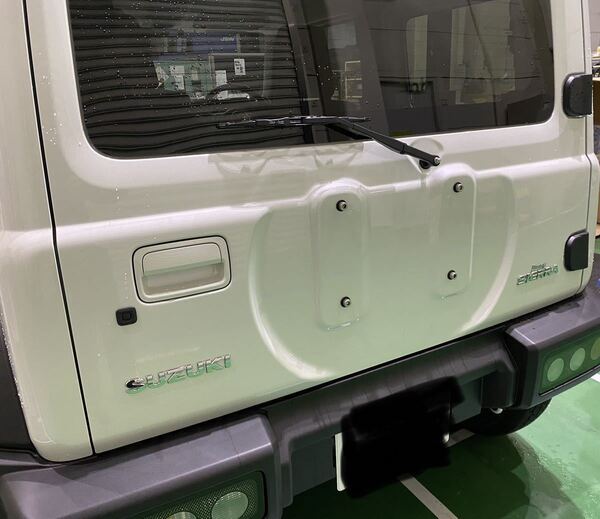 ジムニー ジムニーシエラ JB64 JB74 背面タイヤレスボルト シルバー ステンレス! M10×40 P1.25 デザイン加工品!カバー装着車にも!