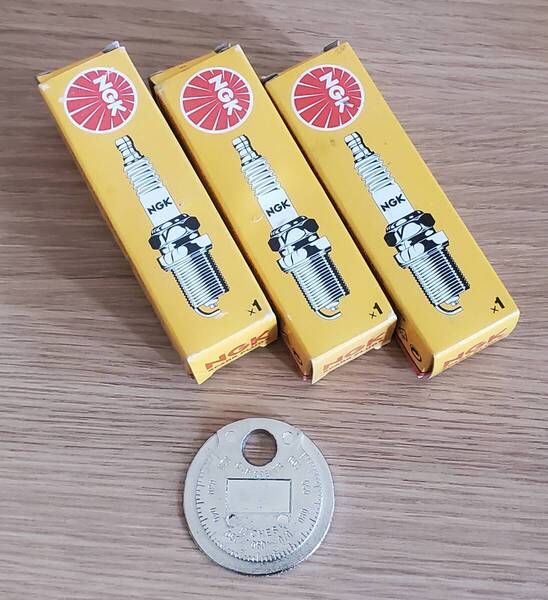 送料無料!カワサキ KH250、250SS、350SS、400SS、KH400適合!B8HS×3本とプラグギャップ測定ツールセット!