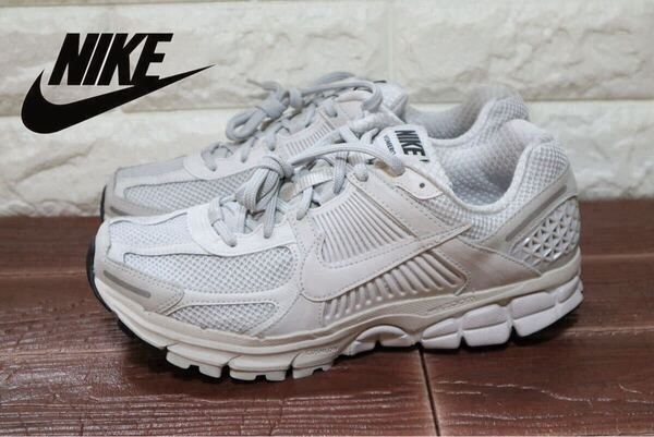 新品 28㎝(メンズ) NIKE ナイキ W ZOOM VOMERO 5 ウィメンズ ズーム ボメロ 5 バストグレー 箱無し