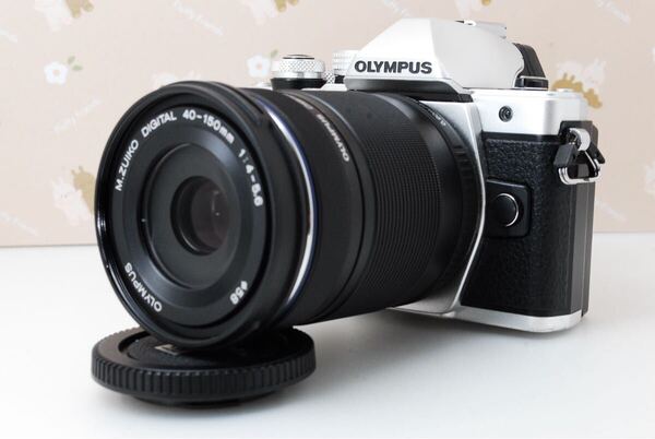 美品★Wi-Fi★オリンパス OM-D E-M10 MarkII★人気高性能ミラーレス一眼カメラ★シルバー