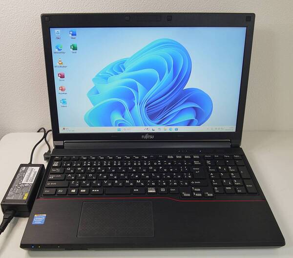 送料込み【Win11 SSD MS office有り】富士通 LIFEBOOK A553/GX Pentium 2020M メモリ8G